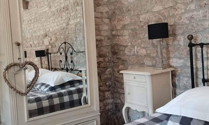 Landrais Casa | Pigeonnier - Traditional Farmhouse near La Rochelle. beaches 20 mins and a pool.