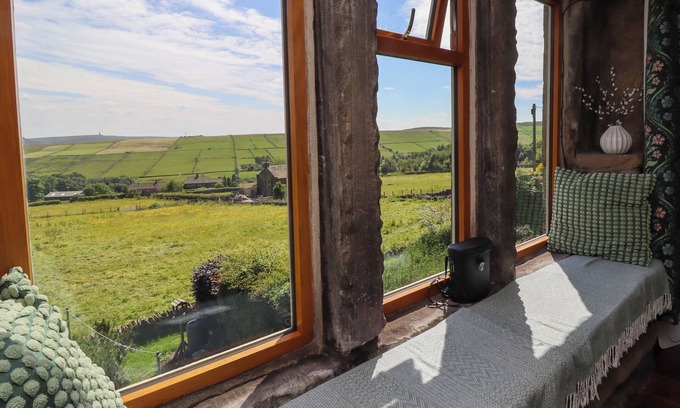 Hebden Bridge Cabaña | PIKE VIEW COTTAGE, pet friendly, with open fire in Heptonstall