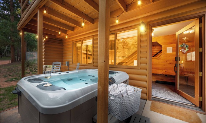 Spring Valley Cabina | Pikes Peak Colorado Modern Cabin Retreat: Hot Tub, Arcade, Trails, Peaceful