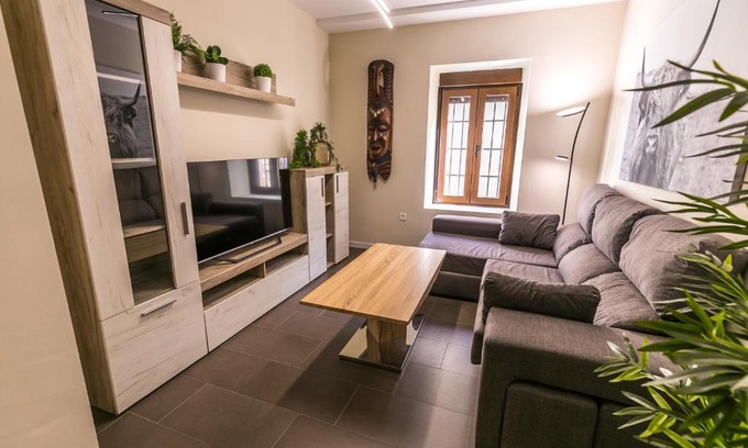 Jaén Apartamento | Pilar8 - Apartamento céntrico y moderno con piscina y parking