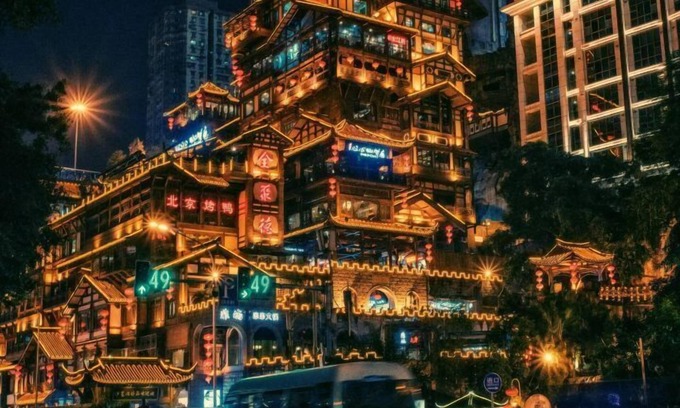 Yuzhong Hotel | Pilot Hotel