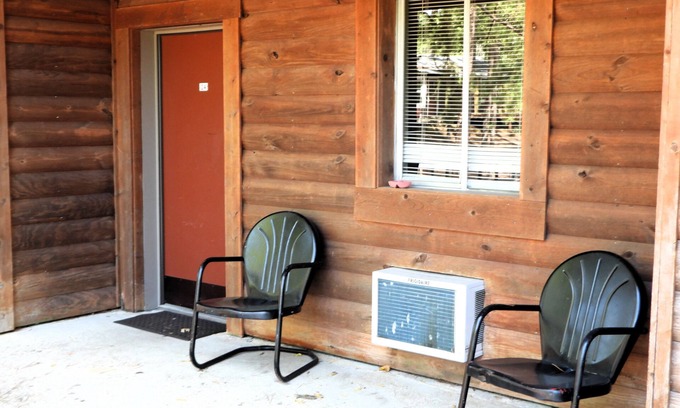 Royal Cabina | Pine 24 Kitchenette