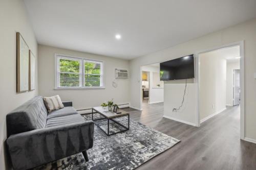 Newark Apartamento | Pine Brook 818 I Pool Gym I Free Parking !