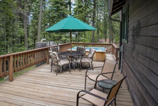 Joseph Casa | Pine Cone Cottage