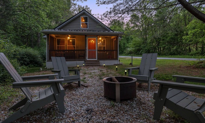 Nellysford Cabaña | Pine Cottage-Rural-Baño Privado