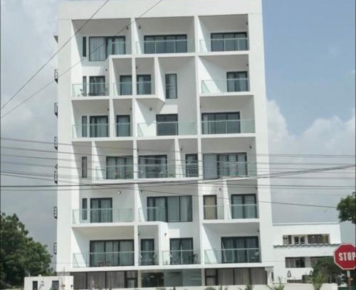 Labadi Apartamento | Pine Court