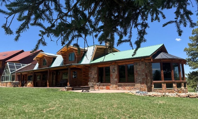 Ridgway Casa | Pine Grove Estate: Beautiful Log home on 40 acres with fantastic Mountain Views