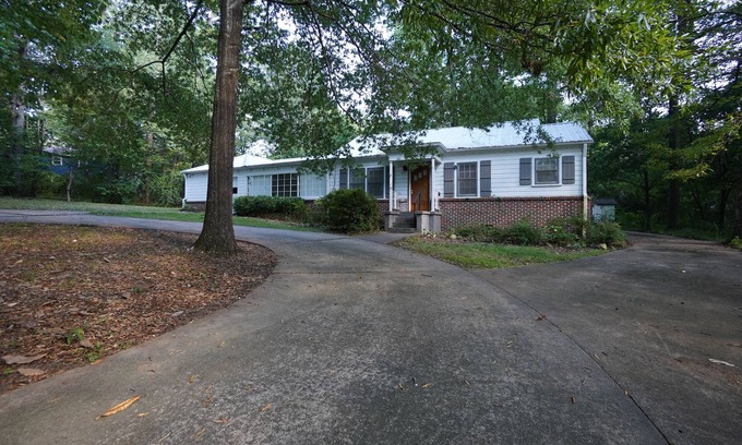 New Castle Casa | Pine Haven – Spacious Family Stay | Crib, Pet-Friendly, Slee