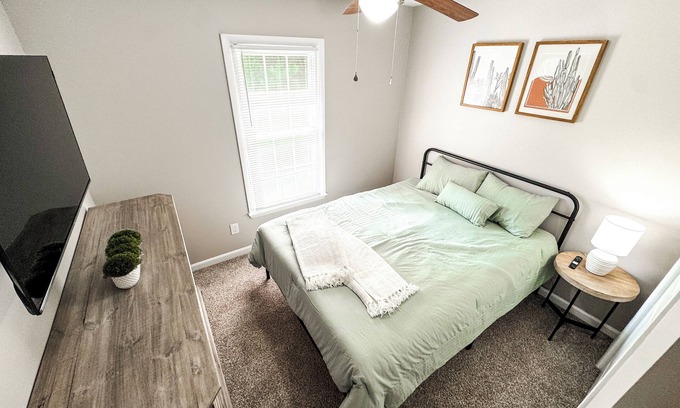 Pine Forest Apartamento | Pine Haven: Quiet 2 Bedroom Near Fort Bragg & I-95