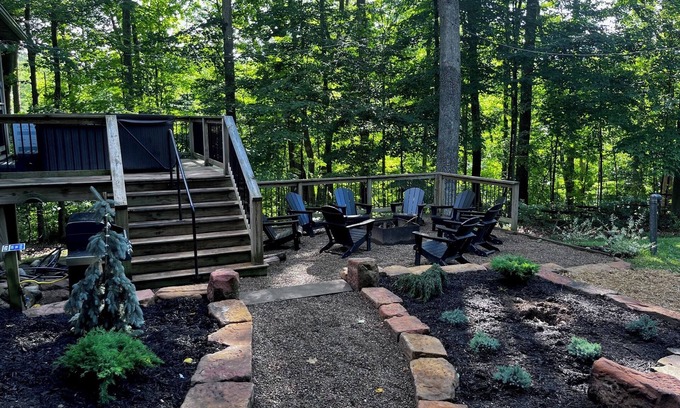 Butler Cabina | Pine Lane is your cozy, pet-friendly escape -w/ hot tub, fire pit, & peaceful vibes near Mohican