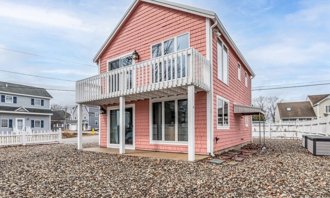 Pine Point Casa | Pine Point Getaway: Beach House with Fire Pit