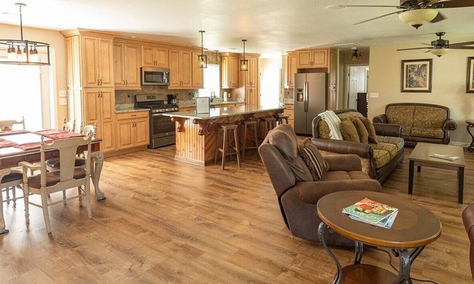Gulf Hills Casa | Pine Ridge - close to beach, casinos & downtown Ocean Springs!!