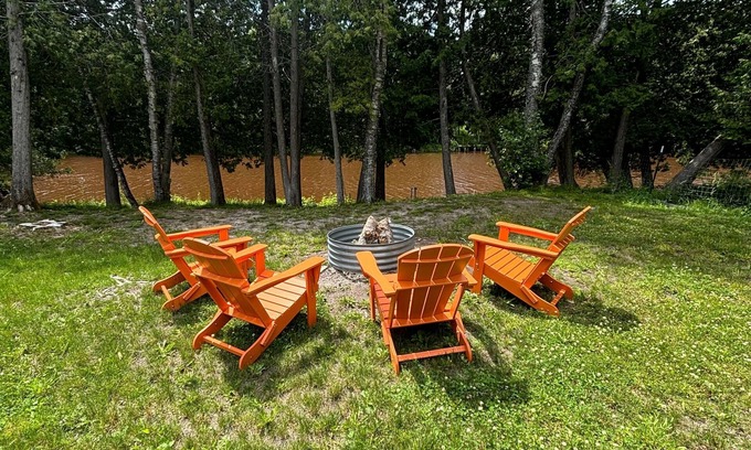 Hessel Cabaña | Pine River Cottage -Savor the Summer by the River – A Waterfront Paradise!