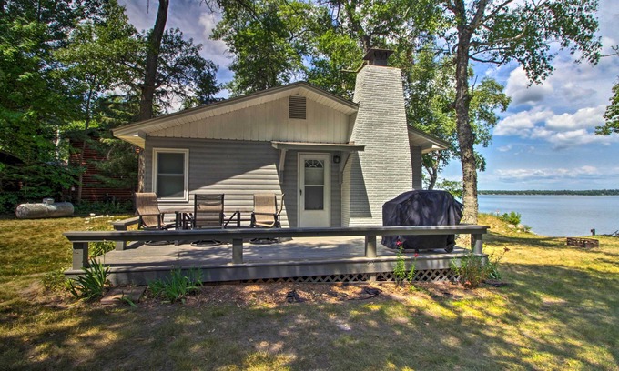 Ponto Lake Cabina | Pine River Lake Home w/ Boat & Kayak Rentals!