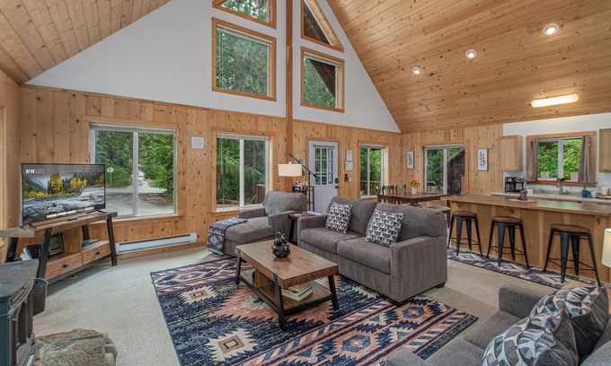 Leavenworth Chalet De Esquí | Pine River Retreat-Hot Tub, Close to Lake/Golf/Ski