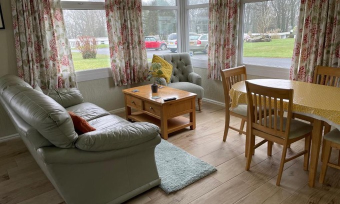 Haverfordwest Chalet De Esquí | Pine Tree