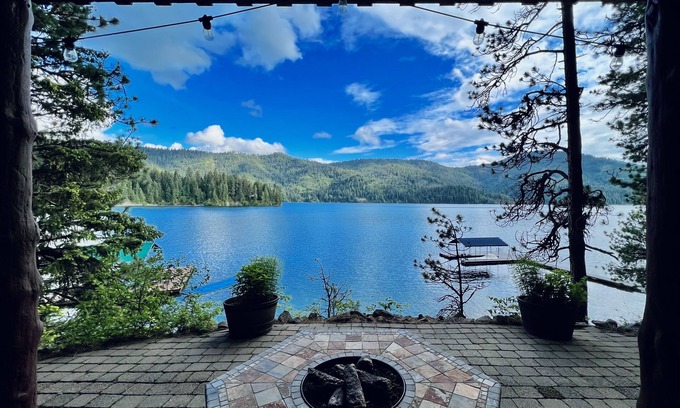 Hayden Lake Cabina | Pine View Cabin: Rustic Hayden Lake Cabin with Bunkhouse and Private Dock