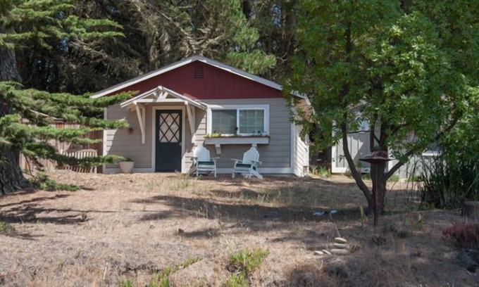 Bodega Bay Cabaña | Pine View Cottage - Perfecto para dos - Alquiler a largo plazo disponible