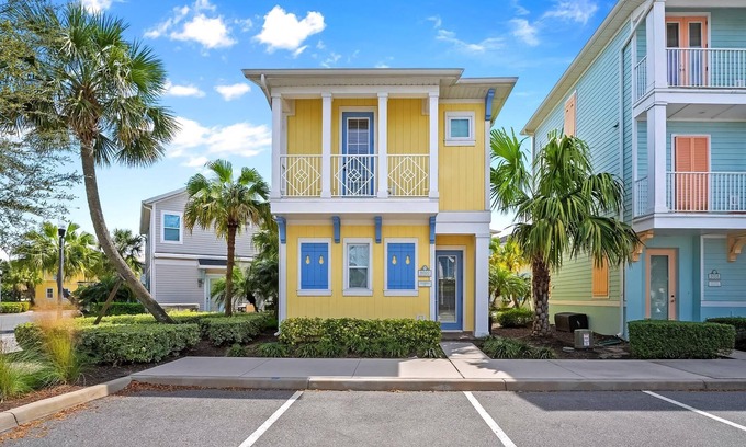 West Kissimmee Cabaña | Pineapple Dream Cottage with Private Hot Tub near Disney with Margaritaville.