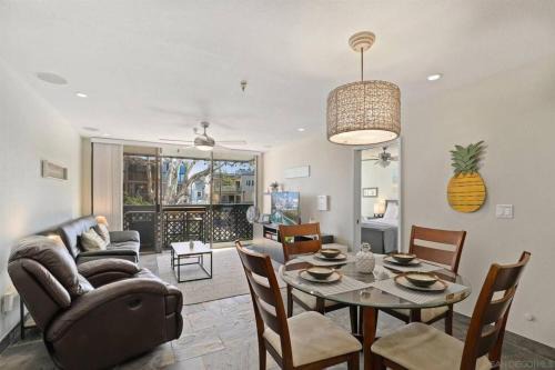 South Mission Beach Casa | Pineapple Paradise - Mission Beach - Stunning