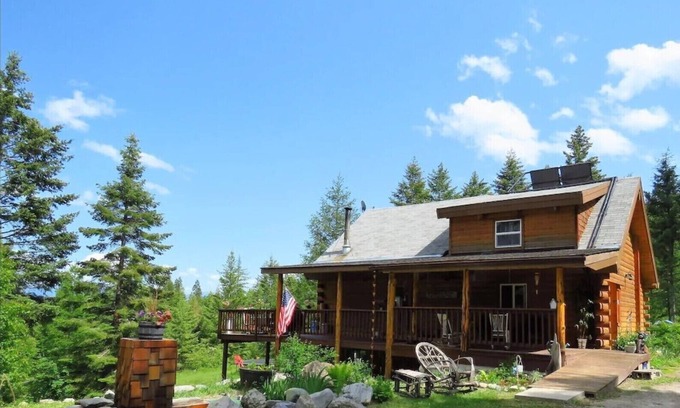 Lakeside Cabina | Pinecrest Cabin- a relaxing mountain cabin close to town