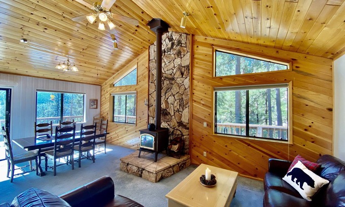 Cold Springs Casa | Pinecrest Lake just 10 mins away