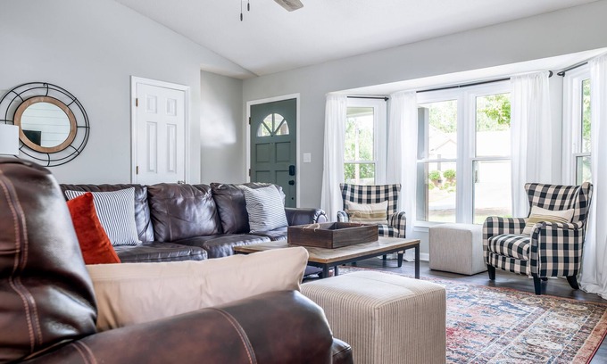 Pinehurst Casa | Pinehurst Cottage ★ Serves 8 ★ No Stairs ★ King Bed