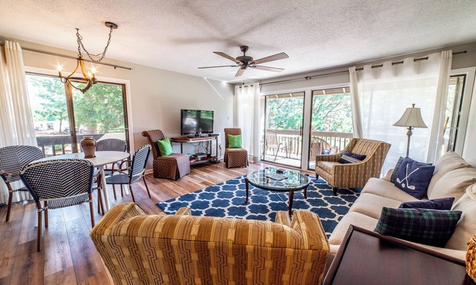 Pinehurst Condominio | Pinehurst Drive on Five, 2-bedroom Condo