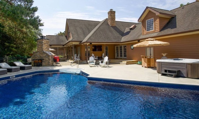 Pinehurst Casa | Pinehurst Golf home w/ pool,Game room, Pool table, sleep up to 12