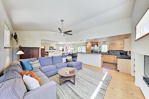 Avon Casa | Pines Court