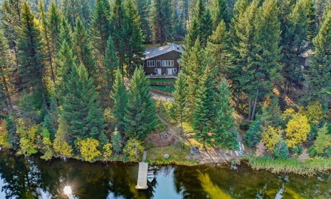 McCall Casa | Pines on the Pond - Private Dock - 6 Bedrooms - WiFi - Large Driveway - Rio Vista Pond