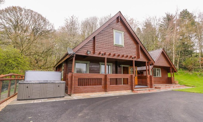 Bleddfa Casa | Pines Pitch