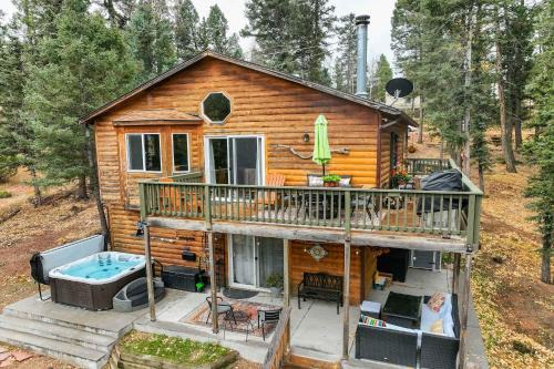 Florissant Casa | Pinetop Cabin Hot Tub BBQ Arcade Scenic Escape