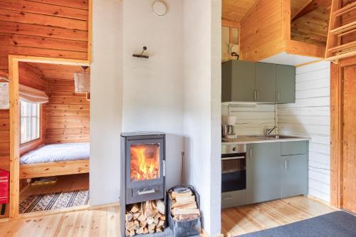 Pyha Casa | Pinetree Cottages Blue Cabin