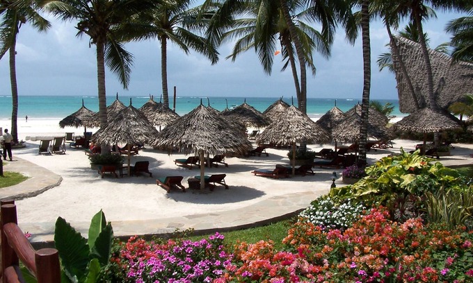 Galu Hotel | Pinewood Beach Resort and Spa