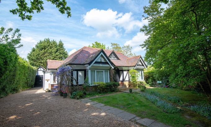 New Forest District Cabaña | Pinewood Cottage Deluxe Self Catering Apartments