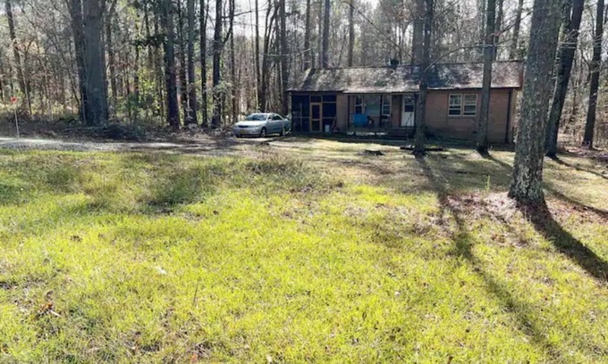 Creedmoor Cabaña | Piney Woods Two Bedroom Cottage By The Lake