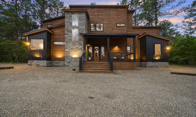 Pickens Cabina | Pining Away Cabin; 3 King BRs, 6 bunks, playset, firepit, spa, arcade, smart tvs