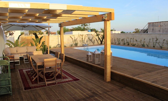 Torre Lapillo Villa | Villino Rose: apartamento estudio finamente amueblado con gran jardín.