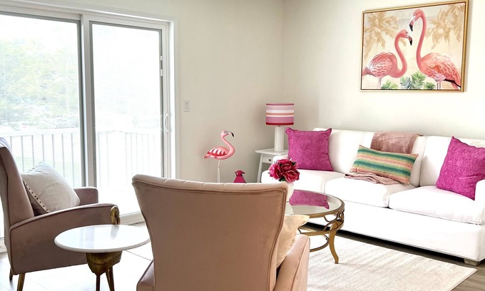 Lake Geneva Apartamento | **Pink Flamingo** Downtown Lake Geneva