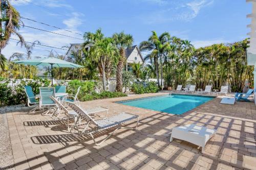 Anna Maria Casa | Pink Palm Bungalow