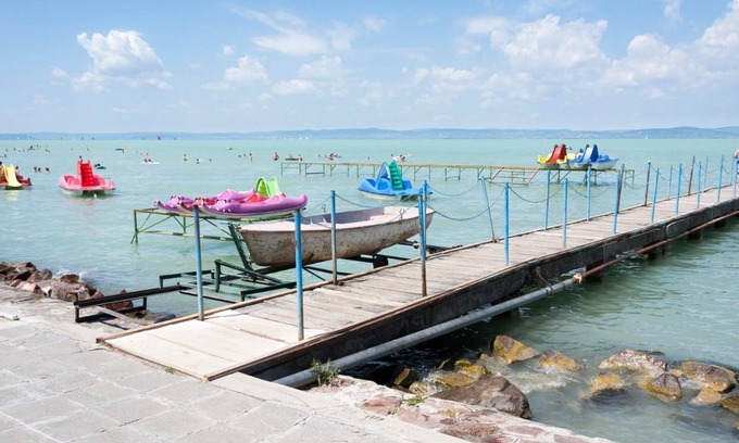 Balatonlelle Apartamento | Pink Panther Ap.4 - Tres Habitaciones Piso, Capacidad 8