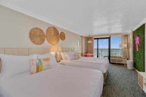 Downtown Myrtle Beach Casa | Pink Surf by StayMareni - Oceanfront 2 Queens Suite