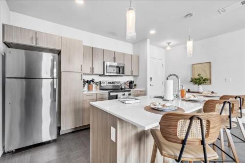 Rogers Apartamento | Pinnacle Heights 1Bdrm 2nd flr Pool Fitness Center Yoga Studio Dog Spa