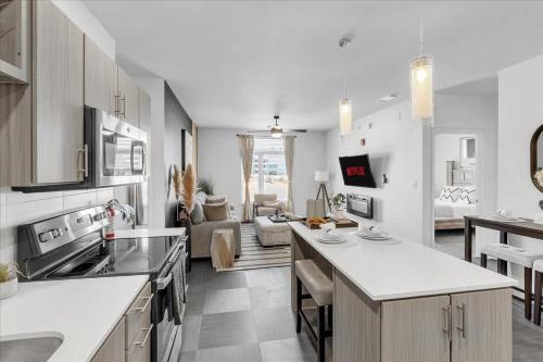 Rogers Apartamento | Pinnacle Heights 2Bdrm 2nd flr Pool Fitness Center Yoga Studio Dog Spa