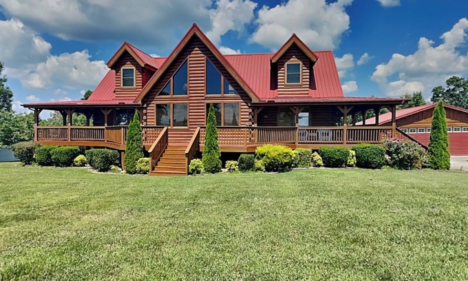 Union Grove Cabina | Pinnacle Place | Wraparound Deck w. Lake Views + Game Room