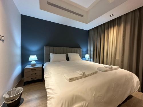 Al Ghubrah Ash Shamaliyyah Apartamento | Pinnacle Row Luxe Retreat