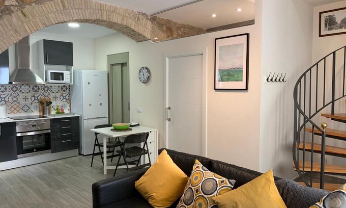 L'Escala Casa | PINTOR MASSANET - Casa de piedra adaptada en LEscala