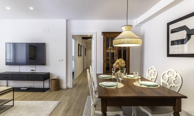 Centro histórico de Bilbao Apartamento | Pintxos y Tradición en Casco Viejo