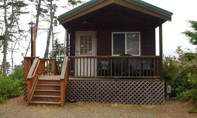 Lincoln Acres Complejo | Pio Pico Camping Resort One-Bedroom Cabin 14